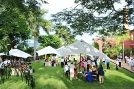 Cuando crees las invitaciones debes asegurarte de especificar a todos tus invitados que van a asistir a una boda tipo cóctel. Banquete Tipo Coctel Atrevanse A Organizar Una Boda Mas Relajada Bodas Com Mx