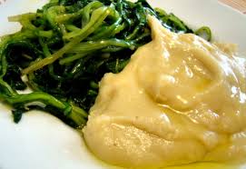 Certo per chi è in città non è facile reperire la cicoria selvatica e andrà comunque benissimo quella coltivata. La Ricetta Salentina Della Purea Di Fave E Cicorielle Video Salento