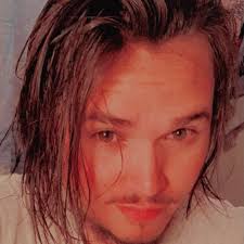 What is the minimum enclosure size for a Kicker Solo X 18 subwoofer?