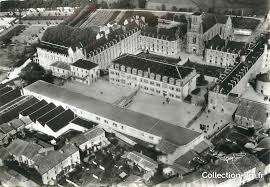 L'altitude moyenne de la commune est de 61 mètres, avec des niveaux fluctuant entre 14 et 77 mètres  1  ,  2 . Cpsm France 85 Saint Laurent Sur Sevre Le Pensionnat Saint Gabriel 85 Vendee Autres Communes 85 Ref 106383 Collection Jfm Fr
