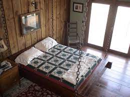 Letti Sospesi Idea Catene Stuttura Legno Letto Sospeso Letto Con Pallet Pallet Fai Da Te