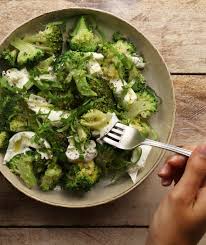 Jow Salade De Brocolis Au Pesto Recette En 2020 Salade Brocoli Brocolis Salade