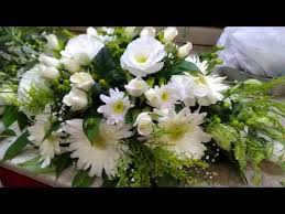 Masa Cicegi How To Arrange Your Own Wedding Centrepiece Youtube Dugun Masa Susleri Masa Susu Aranjman