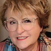 Ellen Fisk's Instagram, Twitter & Facebook