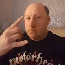 Ewan Ross (@bigeuzi)