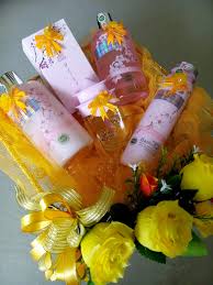 Apa itu mas kahwin dan hantaran? Gubahan Hantaran Perkahwinan Minyak Wangi Berserta Mandian Diri Masih Dalam Set Yang Sama Untuk Di Jadikan Barang Hantaran Perkahwinan Gubahan Hantaran Ini Adalah Salah Satu Peminat Untuk Customer Yang Meminati Wangi Wangian