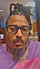 Customizing Meta AI Wayfarers with replacement lenses