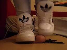 Rina izpaužas vibratori, izmantojot lateksa. Sneaker Free Porn Videos Sex Qlporn