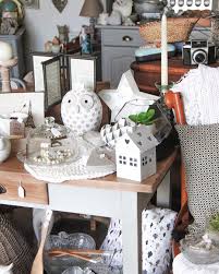 Notre Showroom Est Ouvert Et Comme Chaque Weekend Avec Son Lot De Nouveautes Mais Attention Toujours En Quantit En 2020 Showroom Groseille Mobilier De Salon