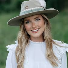 Lindy Bryson (@lindybrysonmusic) • Instagram photos and videos