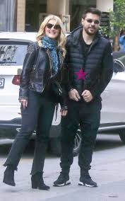 Την καλύτερη παρέα είχε η νατάσα θεοδωρίδου κατά τη διάρκεια του πρόσφατου ταξιδιού της στη μύκονο. Natasa 8eodwridoy Foyl Erwteymenh Me To Neo Ths Syntrofo Pics Ladytimes