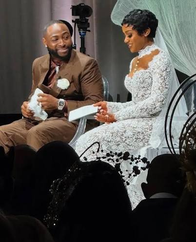 Plus d'images du mariage naija de l'année ! 🔥 Davido épouse (ENCORE) sa belle Chioma à la mairie et à l'Eglise. Plus de 3 millions de dollars dépensés pour la célébration internationale