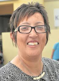 Tong, soutvleis en trifle is op die menu