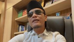Gus miftah dan deddy corbuzier youtube gus miftah dan deddy corbuzier pernah berkolaborasi di youtube. Gus Miftah Islamkan Bapak Dan Anak Netizen Masyaallah Balas Cacian Dengan Prestasi Bagian 1