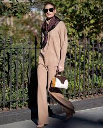 #street style #casual outfit #outfits #invierno outfit #style #casual #neutrals #fashion #basics. Olivia Palermo Il Suo Nuovo Look Per L Autunno Inverno 2020 Vogue Italia