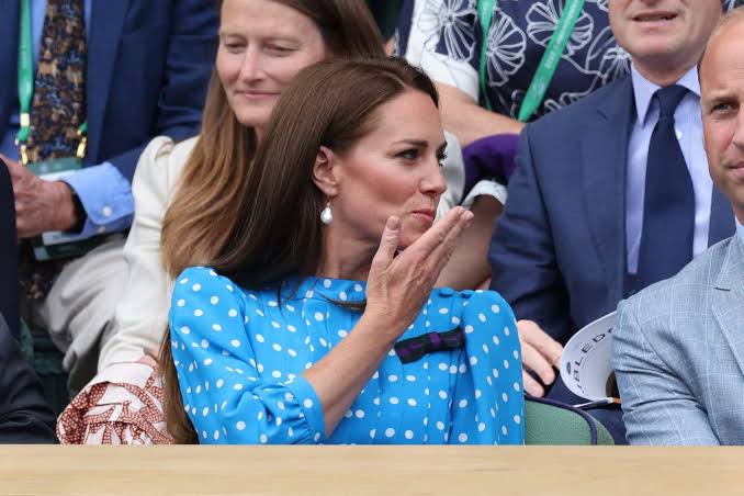 Kate Middleton Blows a Kiss to Parents at Wimbledon 2022