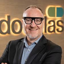 Derek Newman's Instagram, Twitter & Facebook