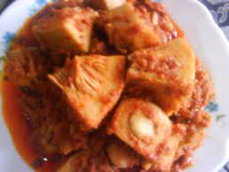 Pakai santan serta bumbu daun kunyit, daun jeruk, daun salam, dan bumbu halus. Rendang Nangka Muda Myresipi