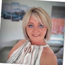 Kelly Mcalpine's Instagram, Twitter & Facebook