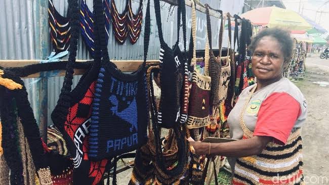 Mimika School’s Noken Thursdays Link Cultural Heritage to Local Growth