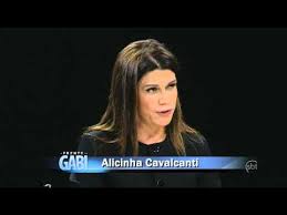 A notícia foi confirmada pela amiga, a atriz e. Afasia Progressiva Entenda A Doenca Que Vitimou Alicinha Cavalcanti