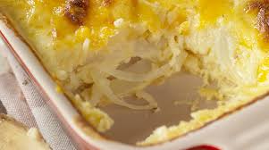 In realtà le patate prima vengono leggermente scottate in acqua bollente e poi vengono tagliate a fette abbastanza sottili. Ricetta Tortino Di Patate E Cipolle Il Giornale Del Cibo