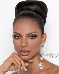 Andrea Escobar Colombo, Miss Yaracuy 2010, en una de sus fotos oficiales  bajo el lente de @ivandumont #missvenezuela #missyaracuy #andreaescobar  #expedientemiss @andreaescobarcol