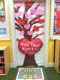 20 Valentine S Day Classroom Door Decoration Ideas Which Kids Will Love Ethini Valentines Classroom Door Door Decorations Classroom Sunday School Decorations