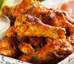 1 kg aripioare de pui, 800 ml suc de roșii, 2 linguri bulion de gogoșari, 1 linguriță tarhon, 1 linguriță salvie, 1 linguriță sare, 50 ml ulei. Aripioare De Pui Cu Miere Si Sos De Soia Feminis Ro Inspiratie Zi De Zi