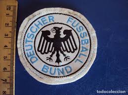 La die mannschaft luce en su pecho una insignia muy tradicional del país teutón que hasta le dio uno de sus apodos. F 14 Escudo Bordado Seleccion Alemania Anos 80 Comprar Complementos Deportes En Todocoleccion 230397960