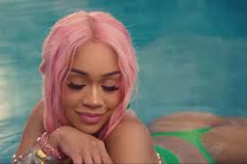 El talento, la belleza de Saweetie animan un buen momento: Nani