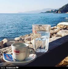 Le migliori dormite me le sono fatte a pancia piena di pomeriggio. E Giunta L Ora Di Un Buon Caffe Ovviamente Vista Mare Facciabuco Com