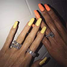 Kylie kristen jenner is a big influential character to girls who follow the activities of different celebrities. Kylie Jenner Neon Yellow Nails Love Or Loathe Her Latest Manicure Hollywood Life