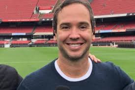 Com cabelo raspado, Caio Ribeiro fala em quimioterapia e apoio da família