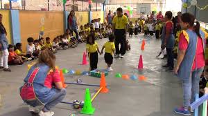 Los juegos recreativos constituyen aquellas actividades físicas que se desarrollan entre dos o más personas. Juegos Al Aire Libre Para Ninos 16 Ideas Geniales Y Divertidas Con Videos