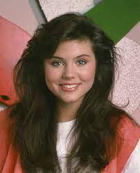 How Much Have These Saved By The Bell Cast Members Changed Over The Years Kelly Kapowski Hair Jennifer Aniston Style Tiffani Thiessen