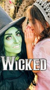 💕Legally Blonde is currently performing at the @lamiradatheatre ! 💕  👏🏼This incredible cast leads the way with their energetic choreography,  heartfelt chemistry and vocals that bring the house down! @anna.mintzer  shines in