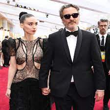 You will find below the horoscope of rooney mara with her interactive chart, an excerpt of her astrological portrait and her planetary dominants. Joaquin Phoenix Makes Rare Comment About Raising Son River With Rooney E Online Deutschland
