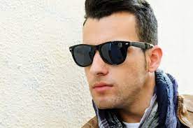 Ces lunettes de soleil hommes peut vous fournir une vision claire parfaite. 208 190 Homme Lunette De Soleil Imagenes Y Fotos 123rf