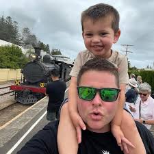 Pelicans trying to eat animals 🐈