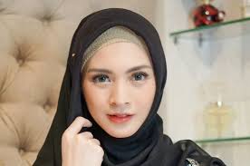 Curhat Donita Alami Gejala Covid 19 Panas Tinggi Hingga Mata Merah Okezone Celebrity