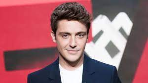 Martin weill consacrait le premier numéro de son nouveau magazine aux maîtres à penser qui nous promettent le bonheur à certaines conditions. Martin Weill Le Bernard De La Villardiere De Tmc L Express