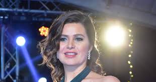 علقت الفنانة يسرا اللوزي، على جلسة تصويرها بمجلة فوج أرابيا وظهرت فيها حامل وأثارت الجدل على صفحات مواقع التواصل الاجتماعي وطالبت الفنانة يسرا اللوزي، في مداخلة. ÙŠØ³Ø±Ø§ Ø§Ù„Ù„ÙˆØ²ÙŠ ØªÙ†ØªØ¸Ø± Ù…ÙˆÙ„ÙˆØ¯Ù‡Ø§ Ø§Ù„Ø«Ø§Ù†ÙŠ Et Ø¨Ø§Ù„Ø¹Ø±Ø¨ÙŠ
