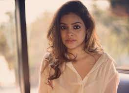 Endometriosis is the abnormal growth of endometrial cells outside the uterus. Sumona Chakravarti Reveals She S Unemployed Battling Endometriosis Stage 4 Since 2011 Bollywood News Bollywood Hungama