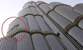 Opens in 10 h 52 min. Whose Turn To Get A Fresh Bucket Of Water Cleaners Tackle The World S Tallest Skyscraper Daily Mail Online
