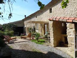 Qu'il s'agisse de la rénovation d'une ferme, de la rénovation d'une grange, ou de la rénovation d'une pour rénover une vieille ferme et la rendre plus moderne, camif habitat vous propose une solution clef en main : Vendu Corps De Ferme Renove A Montoison