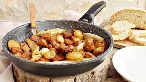 L'indivia belga si presta in cucina a numerosi utilizzi: Ricetta Maiale In Agrodolce Con Cipolline E Indivia Ifood