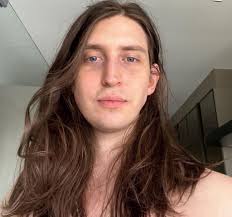 Todo mundo falando do vídeo do Felca, mas absolutamente NINGUÉM falando do  quão hidratado é o cabelo dele.