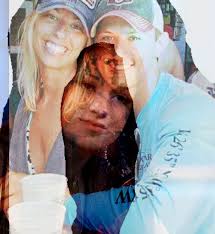 Paar fragt das Internet einen halbnackten Typ aus Ihrem Verlobungsfoto zu  retuschieren und bereut es sofort