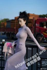 51吃瓜- 马卉老师养生小课堂一本正经揉胸展示自己的两颗小葡萄严重怀疑是主人的任务- 51cg.fun